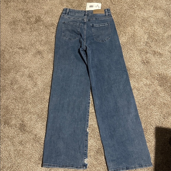 The Noli Shop Kaia Pearl High Rise Jean - Picture 3 of 6